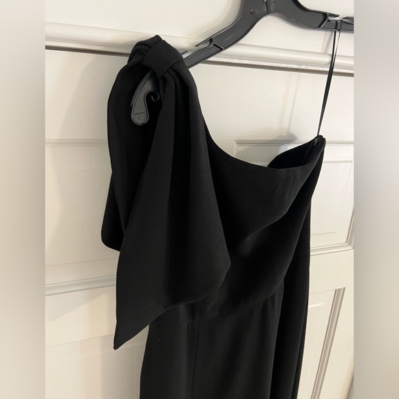 Dress the Population Georgina One-Shoulder Crepe Gown - Picture 7 of 11